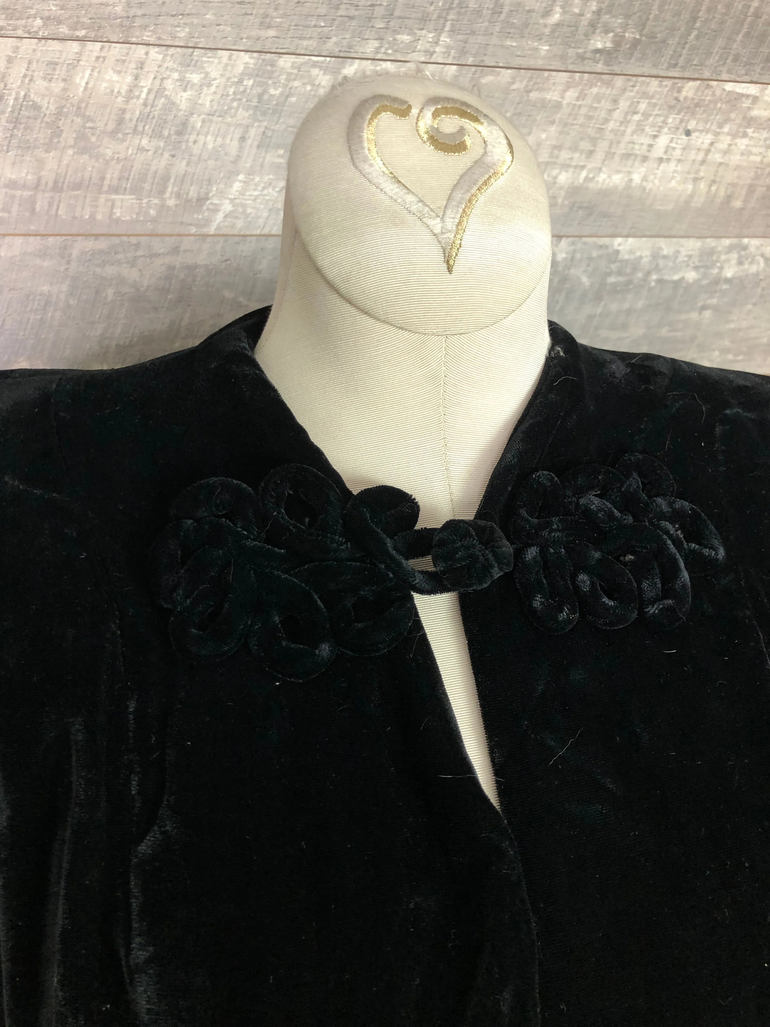 40s black silk velvet coffin pleat coat